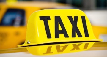 Taximetriştii din zona a cinci aeroporturi, verificaţi de poliţişti